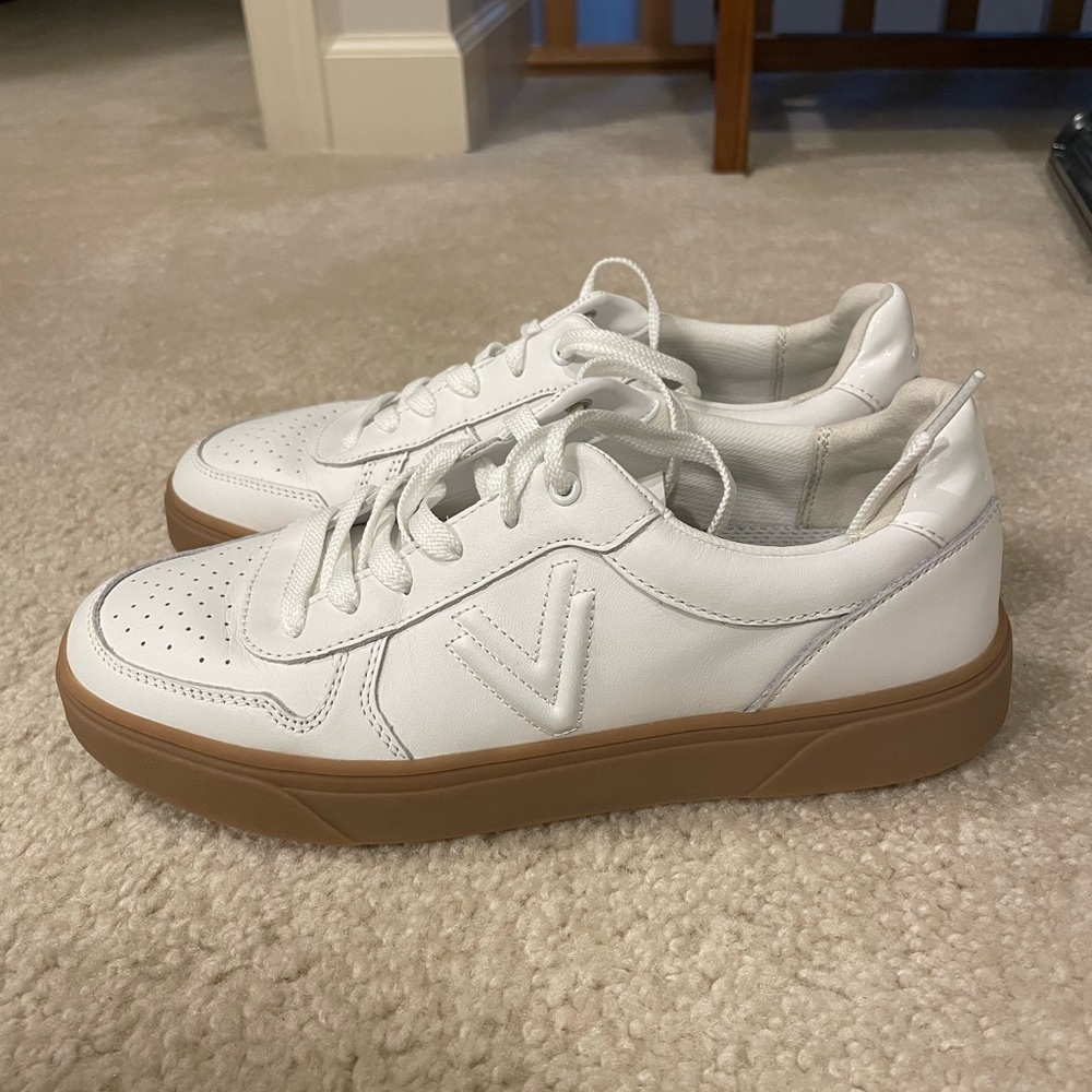 Vionic White Sneakers with Tan Sole 9.5 WIDE